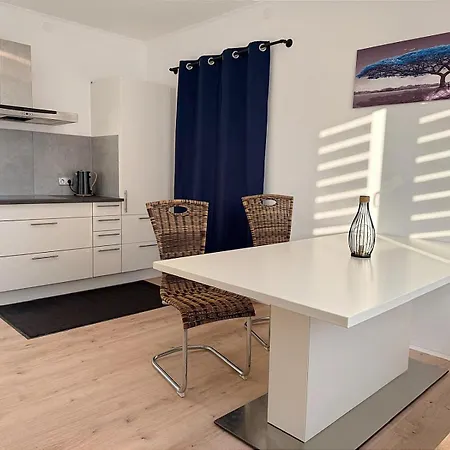 Moderne Monteurwohnung Neu Saniert * Leimersheim